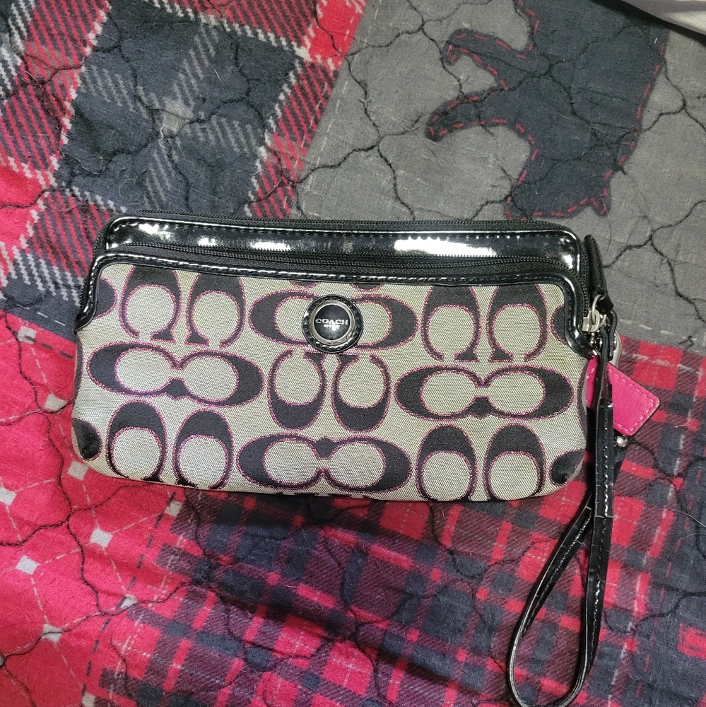 Coach Black and Cream Signature Wristlet